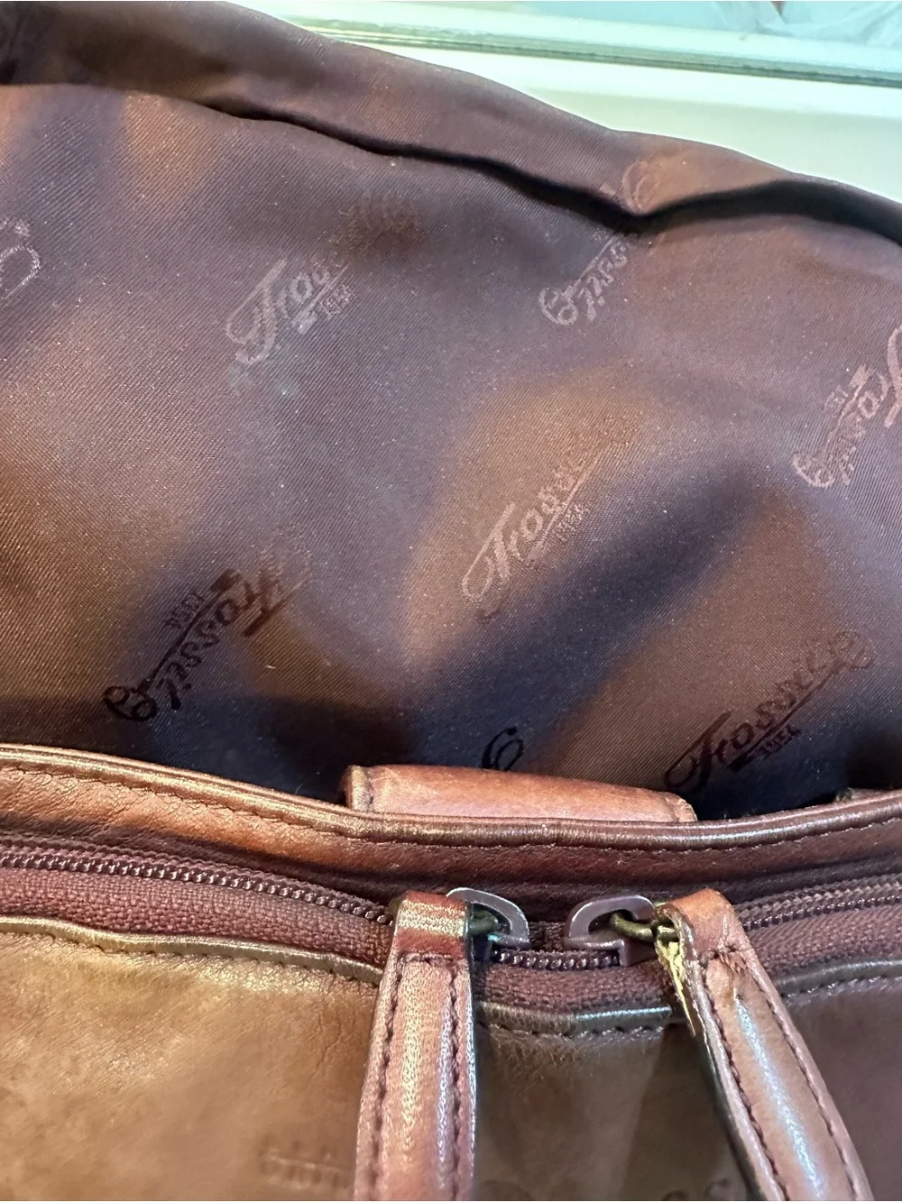 Vintage Fossil Genuine Leather 9x8x3 Messenger Bag Brown Crossbody #75082